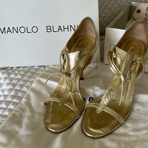Manolo Blahnik gold leather heels with texture and front tie decor